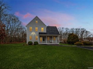 24 Buckskin Lane, Riverhead, NY 11901