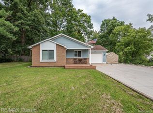 389 Maple Grove St, Whitmore Lake, MI 48189