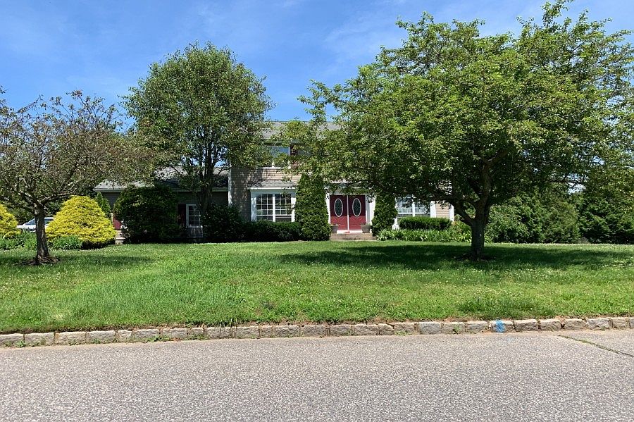 1st image of 130 Baywood Dr