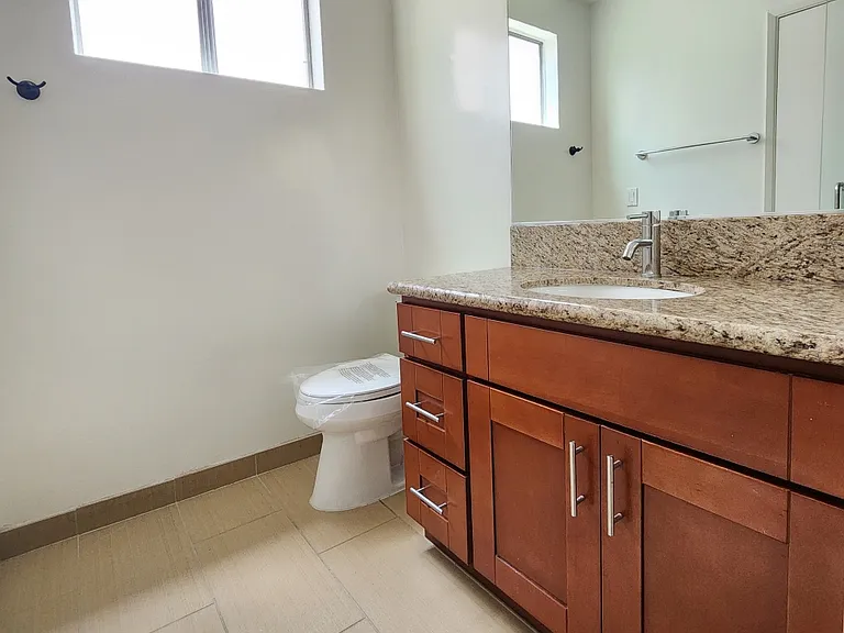 1850 Greenfield Ave #8 — Photo 15
