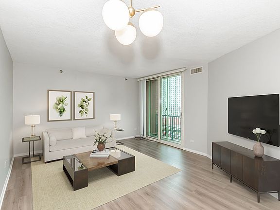 5th image of 600 N Kingsbury St APT 1014
