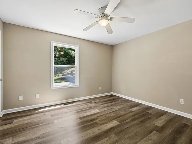 91 Valley View St — Photo 15