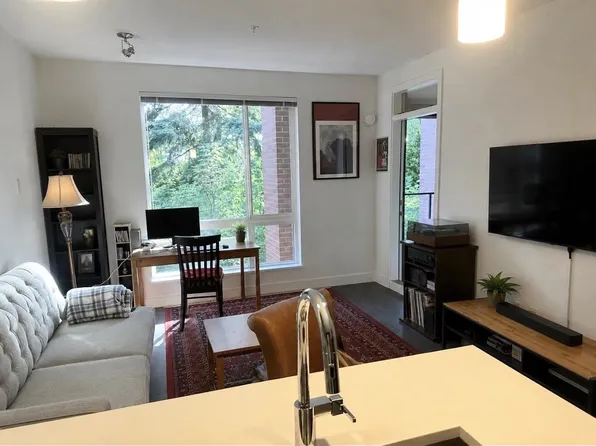 733 3rd St W, North Vancouver, BC V7M 0C8