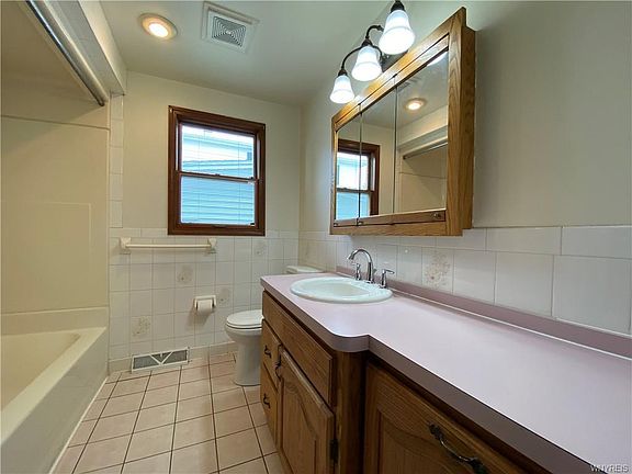 5th image of 11 Jeffrey Dr #1