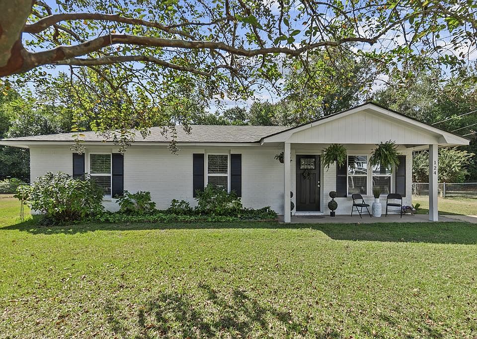 1st image of 124 Cypress Ln