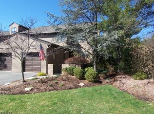 199 Van Winkle Ln, Mahwah, NJ 07430