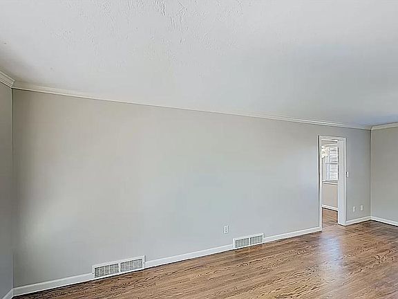 4th image of 2737 NW 66th St