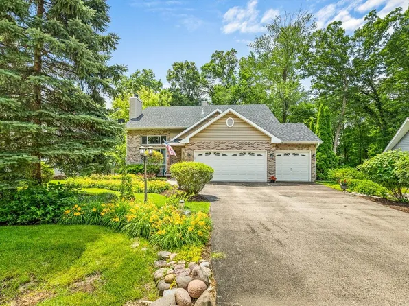 239 Rochester Rd NE, Poplar Grove, IL 61065