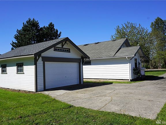 Detached 2 car garage.