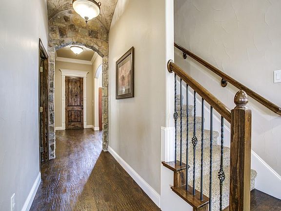 3rd image of 9017 Glendara Dr
