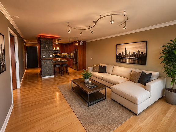 4th image of 1030 N State St APT 33K