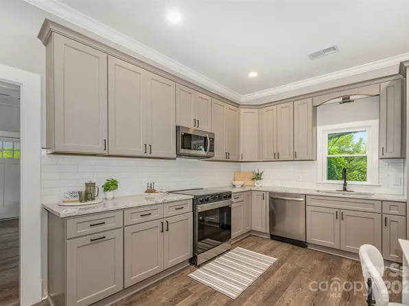 201 Valley St, Stanley, NC 28164