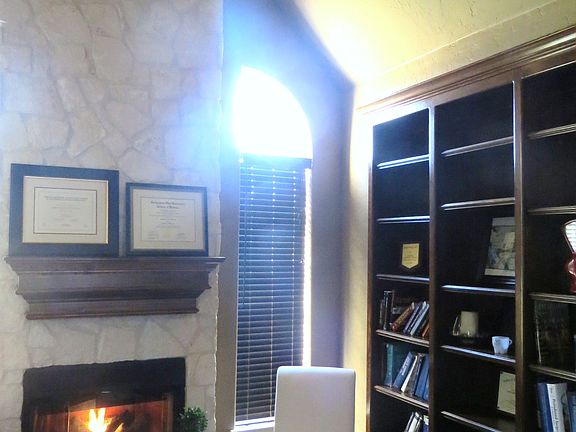 4th image of 160 Alexis Dr