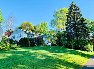 34 Hampton Rd, Trumbull, CT 06611