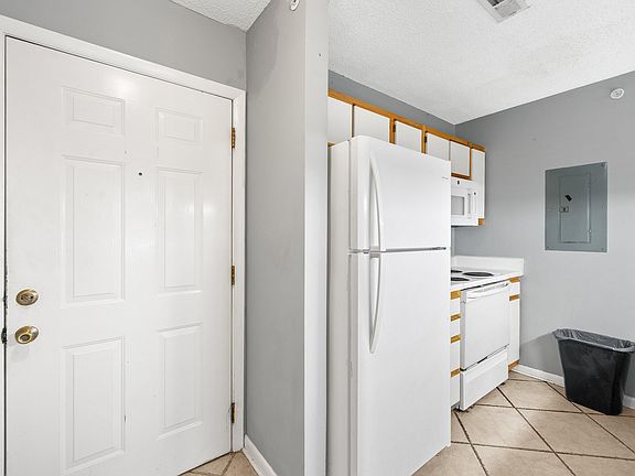 4th image of 1431 Collegiate Cir APT 303