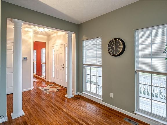 3rd image of 2572 King Charles St