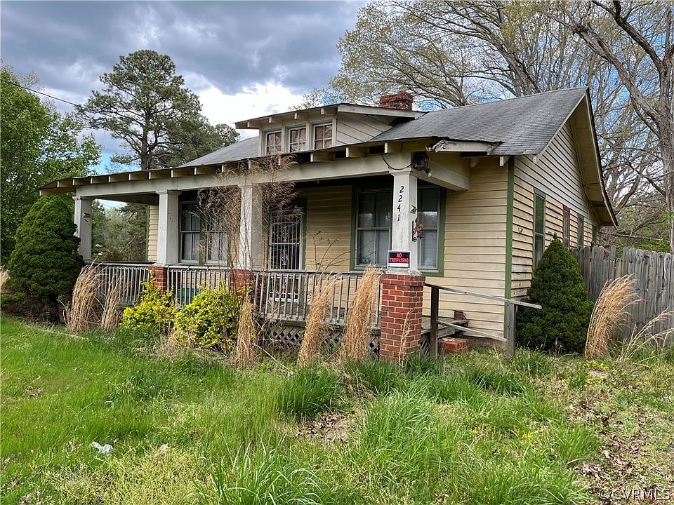 2nd image of 2241 Meadow Rd