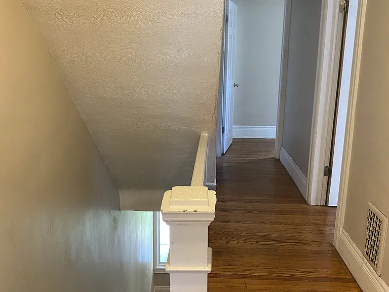 1212-1214 S Plymouth Ave S — Photo 11