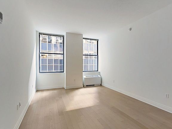 3rd image of 70 Pine St APT 921