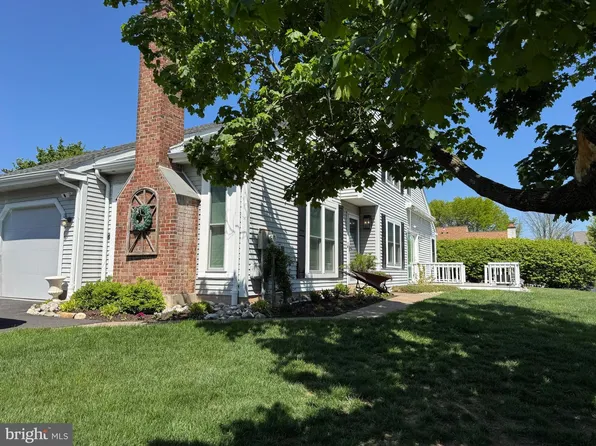 172 Meadowview Ct, Langhorne, PA 19047