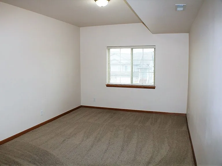 460 Cameron Way — Photo 22