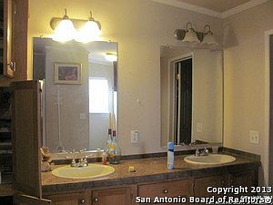 4th image of 164 E 6th St