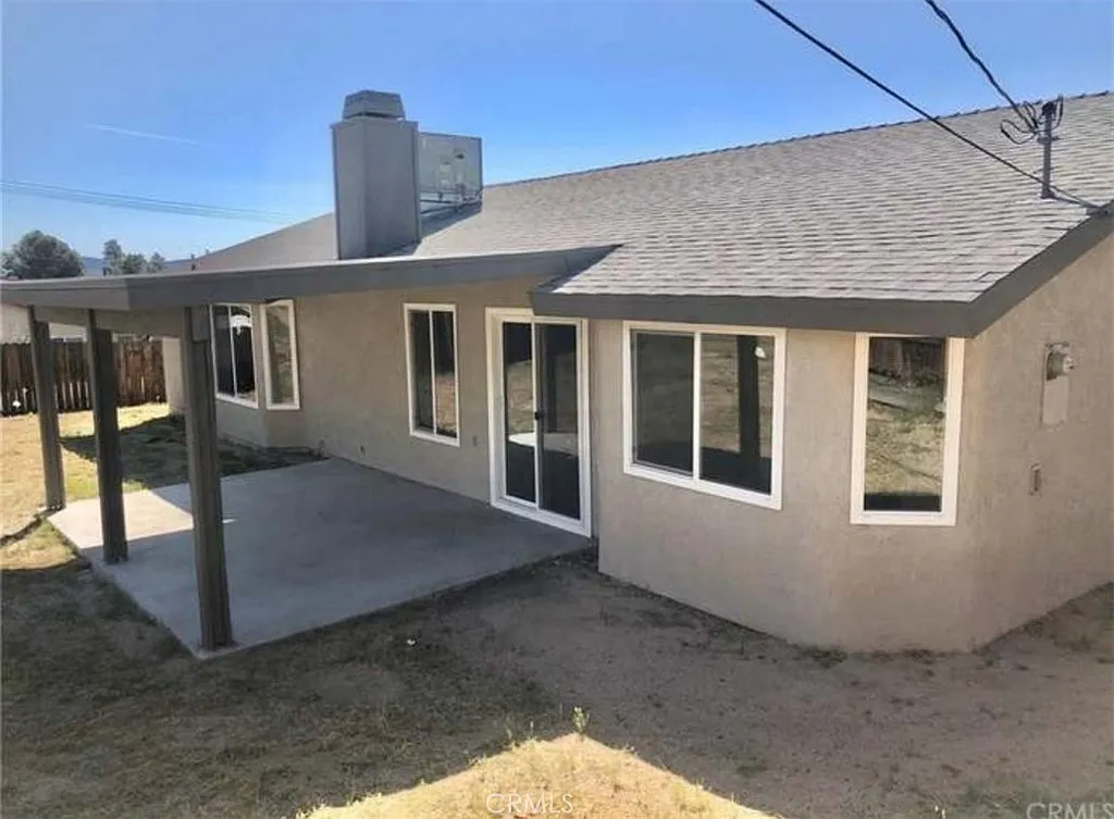 3 bed, 1188 sqft, $2,000 — Photo 2