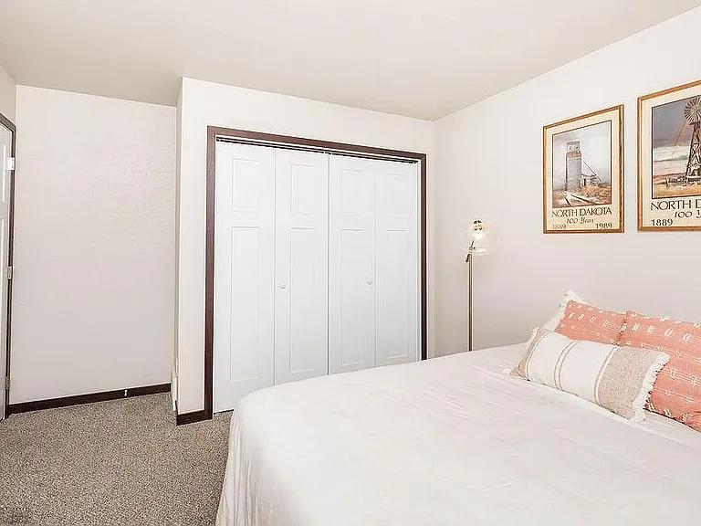 1063 Barnes Dr W — Photo 18