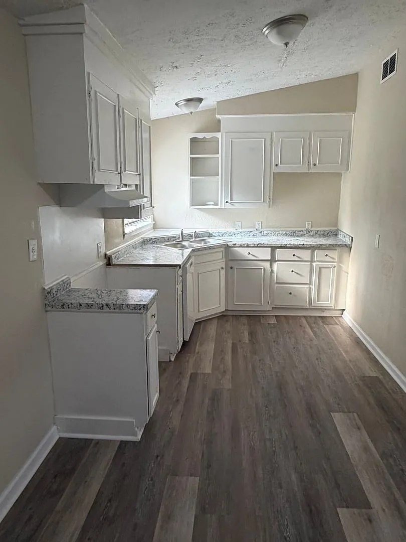 Move-In Ready 3BR/1.5BA Home in South Jackson | Spacious Living & Convenient Location — Photo 2