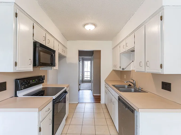 3902 Karen Dr — Photo 8