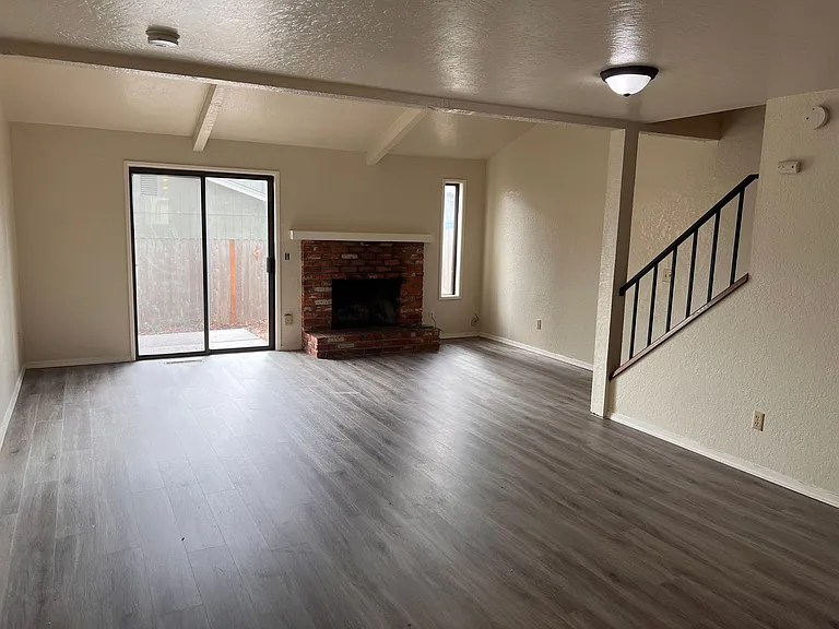 317 S 40th Pl #B — Photo 1