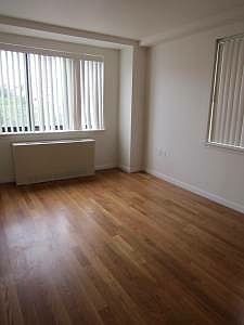 2nd image of 2540 Crescent St #2