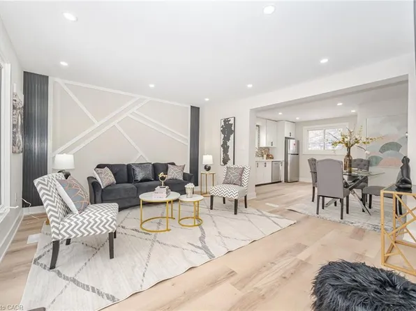 26 Graywood Rd, Hamilton, ON L9C 6K4