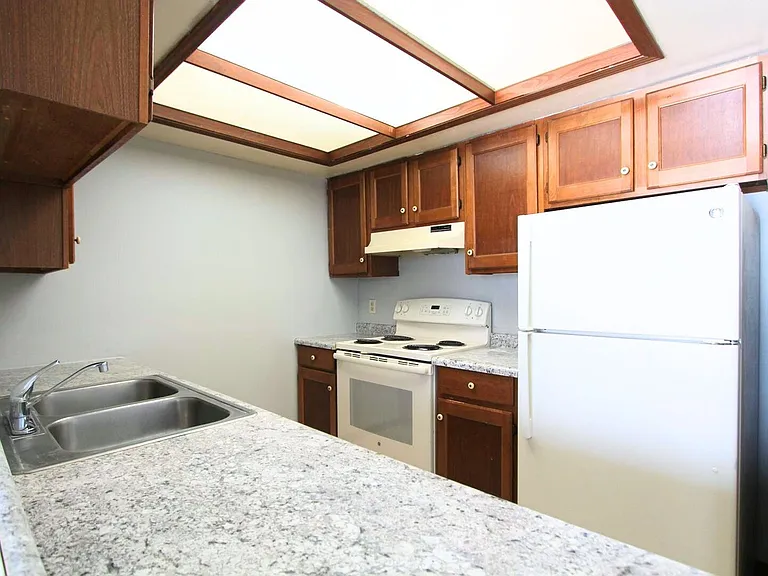 Find Your Next Home At One Oak Place — Photo 12
