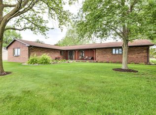 610 Wiltshire Dr, Saint Joseph, IL 61873