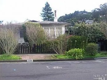 234 Willow Ave photo 1