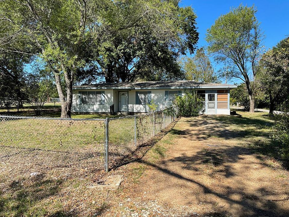 1st image of 102 Yankee Cir
