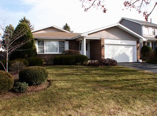 115 S Pershing Ave, Mundelein, IL 60060