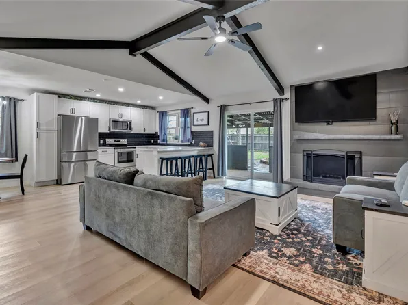 524 NW Ann Lois Ln, Burleson, TX 76028