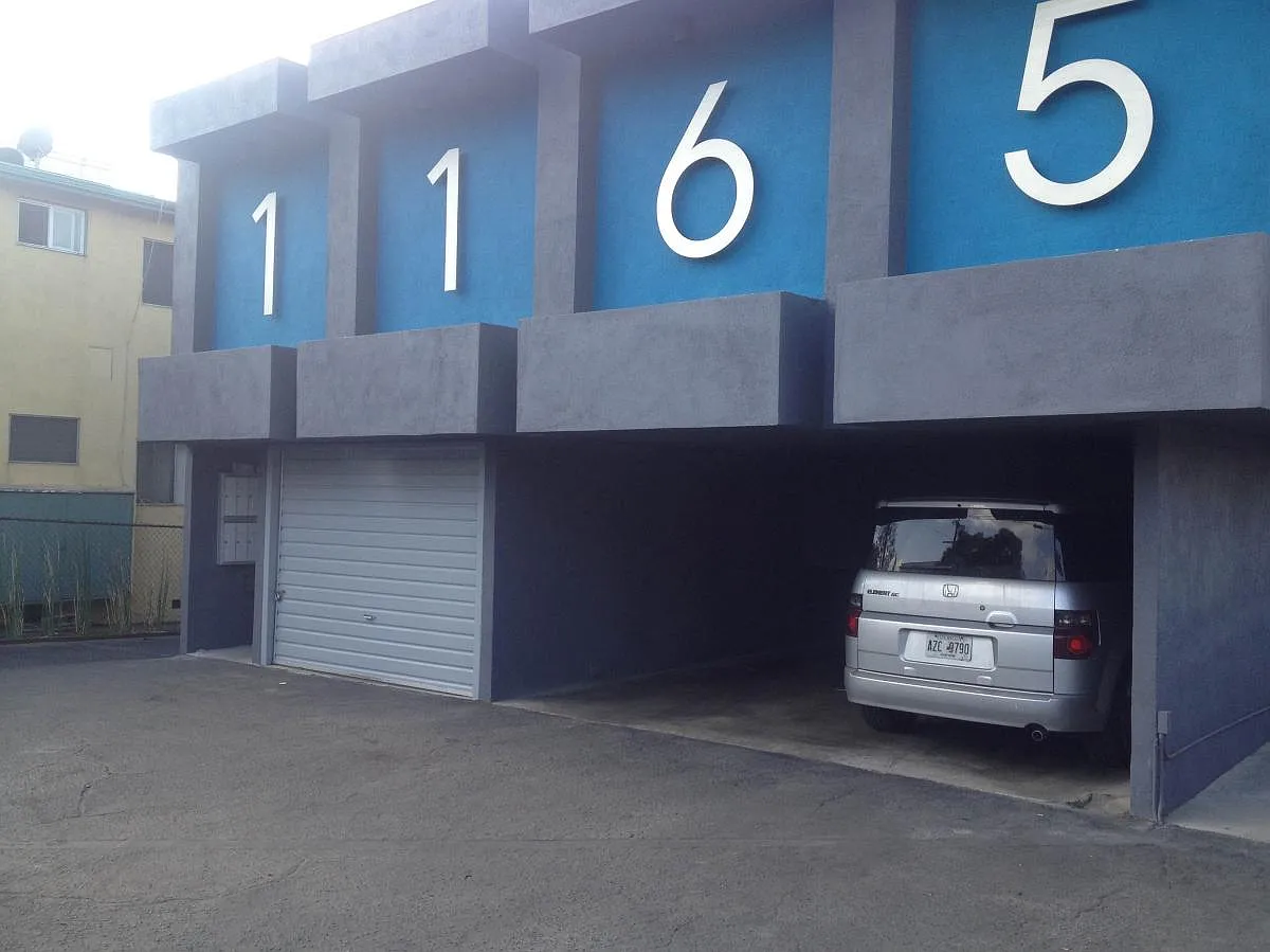 1165 N Madison Avenue — Photo 1