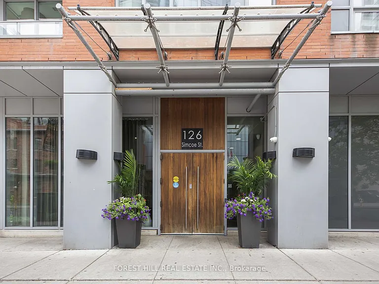 126 Simcoe St #1407 — Photo 2