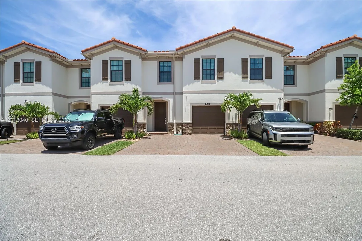 Building Photo - 2014 Sugar Maple Dr #2014