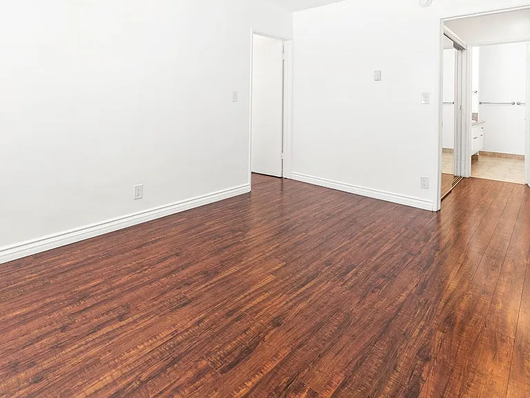 Burton Almont — Photo 27