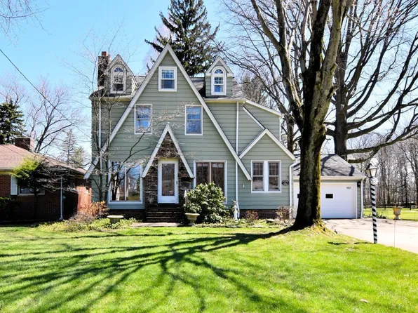 1027 Lander Rd, Mayfield Village, OH 44143