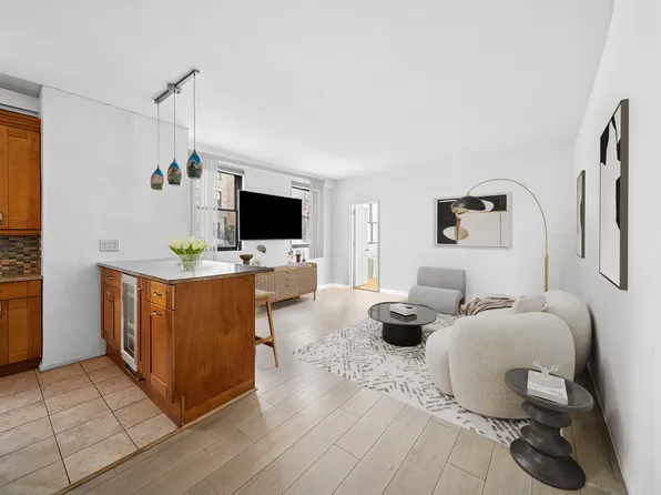 245 East 25th Street 1G image 2 of 7