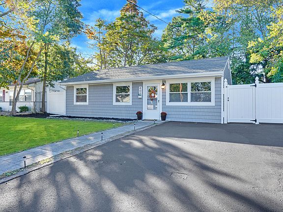 3rd image of 409 Hemlock Dr
