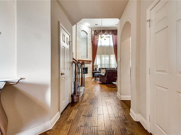 4th image of 1703 Tamarack Dr