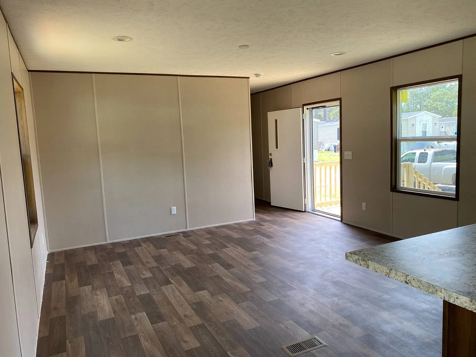 3 bed, 2.0 bath, 1140 sqft, $1,250 — Photo 3