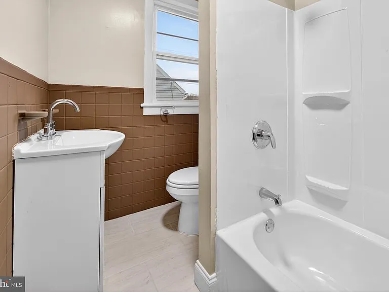 541 Engard Ave — Photo 9
