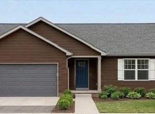425 United Cir, Randolph, WI 53956